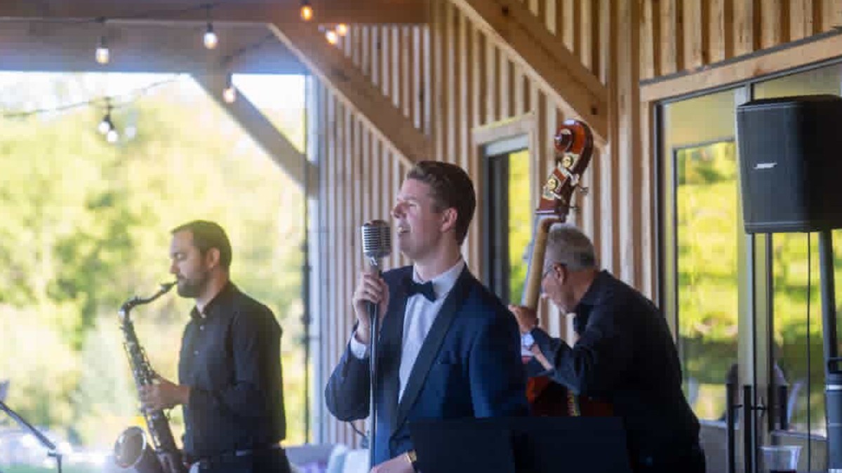 Aaron Davis Performances